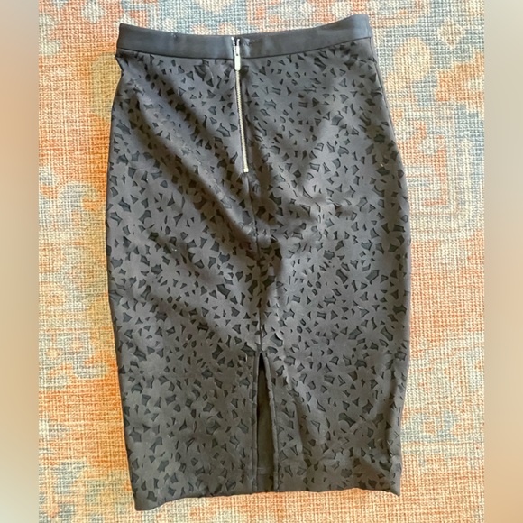 Elizabeth & James set. Laser cut out. Crop top & pencil skirt. - Picture 3 of 7